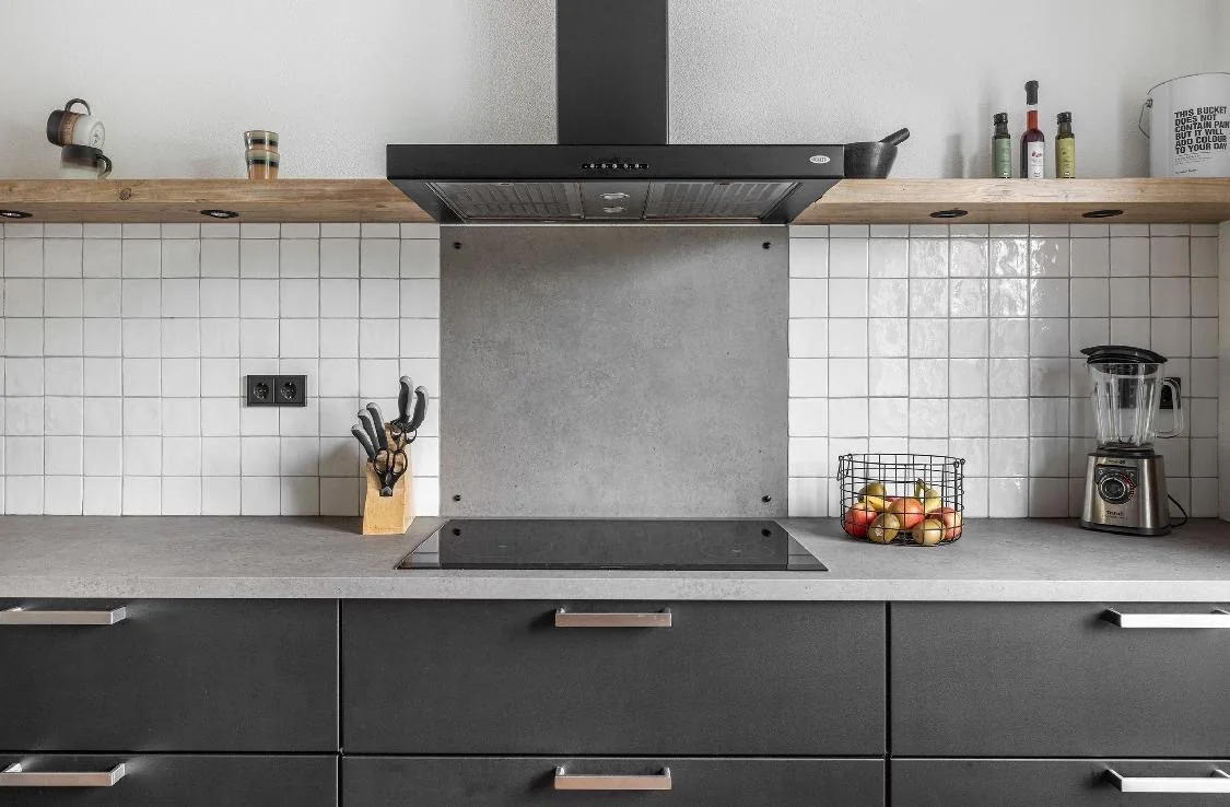 Hob and concrete-look worktop