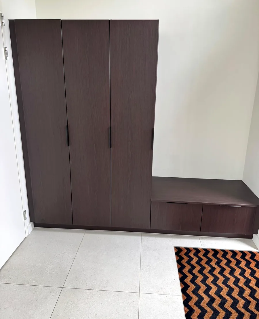 After: wardrobe with a bench in brown woodgrain