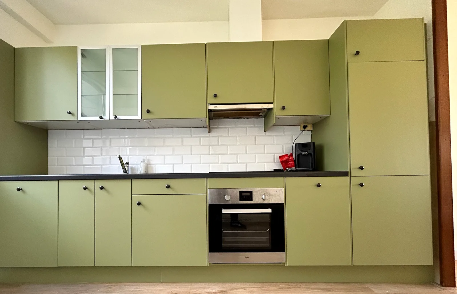 After: kitchen with fronts in matt olive green