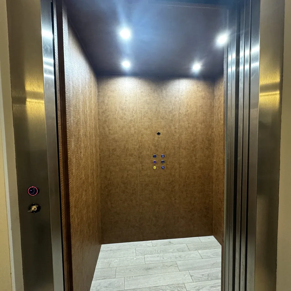 Lift car with a rear wall in a brown leather look