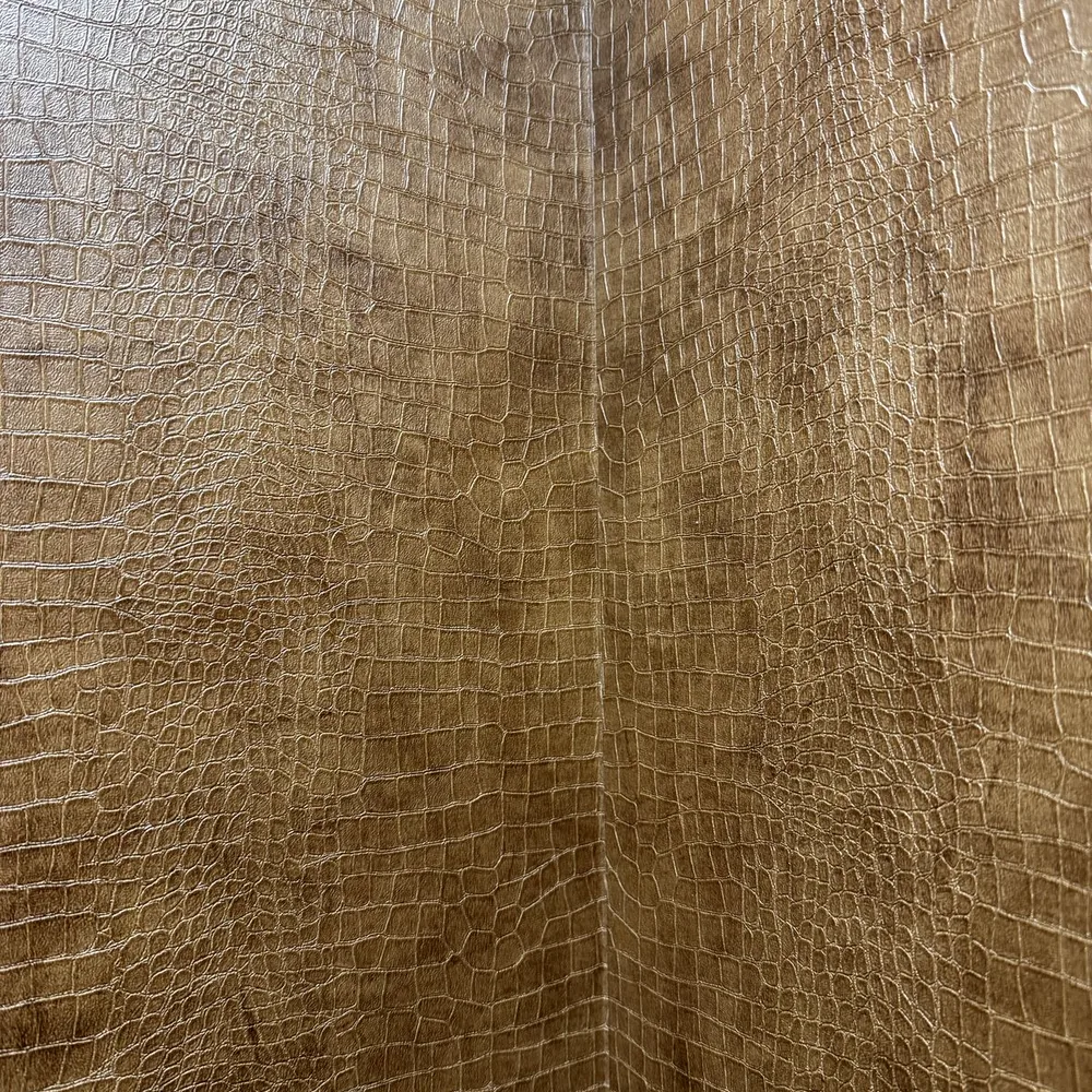 Close-up of the brown leather look in the lift car