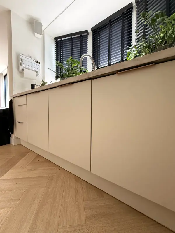 Kitchen run with handleless fronts