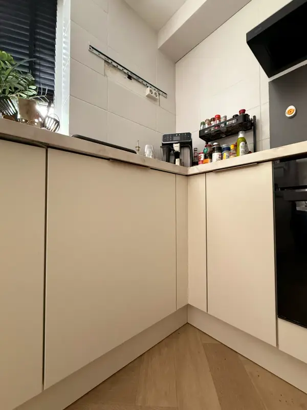 Corner of the kitchen with the worktop