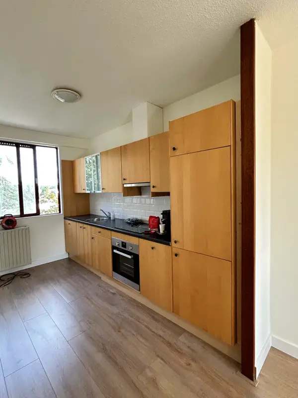 Before: kitchen with wood fronts, from the side