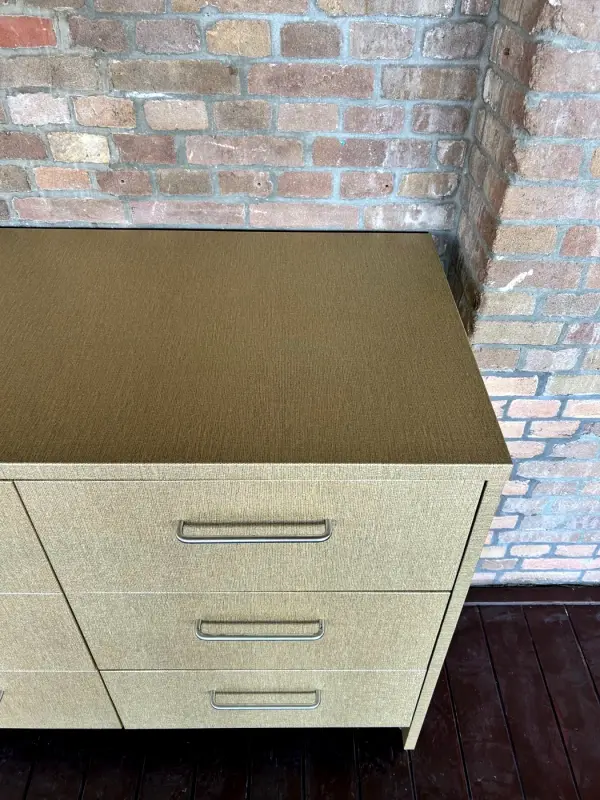 Close-up of the corner with the linen texture