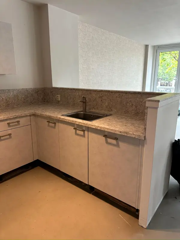 After: sink corner with worktop