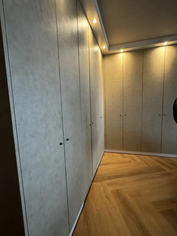 Cabinet wall in a beige leather look, seen from the side