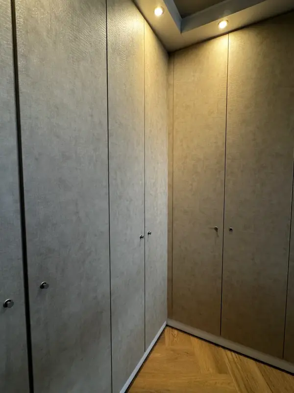 Corner with cabinet doors in a beige leather look